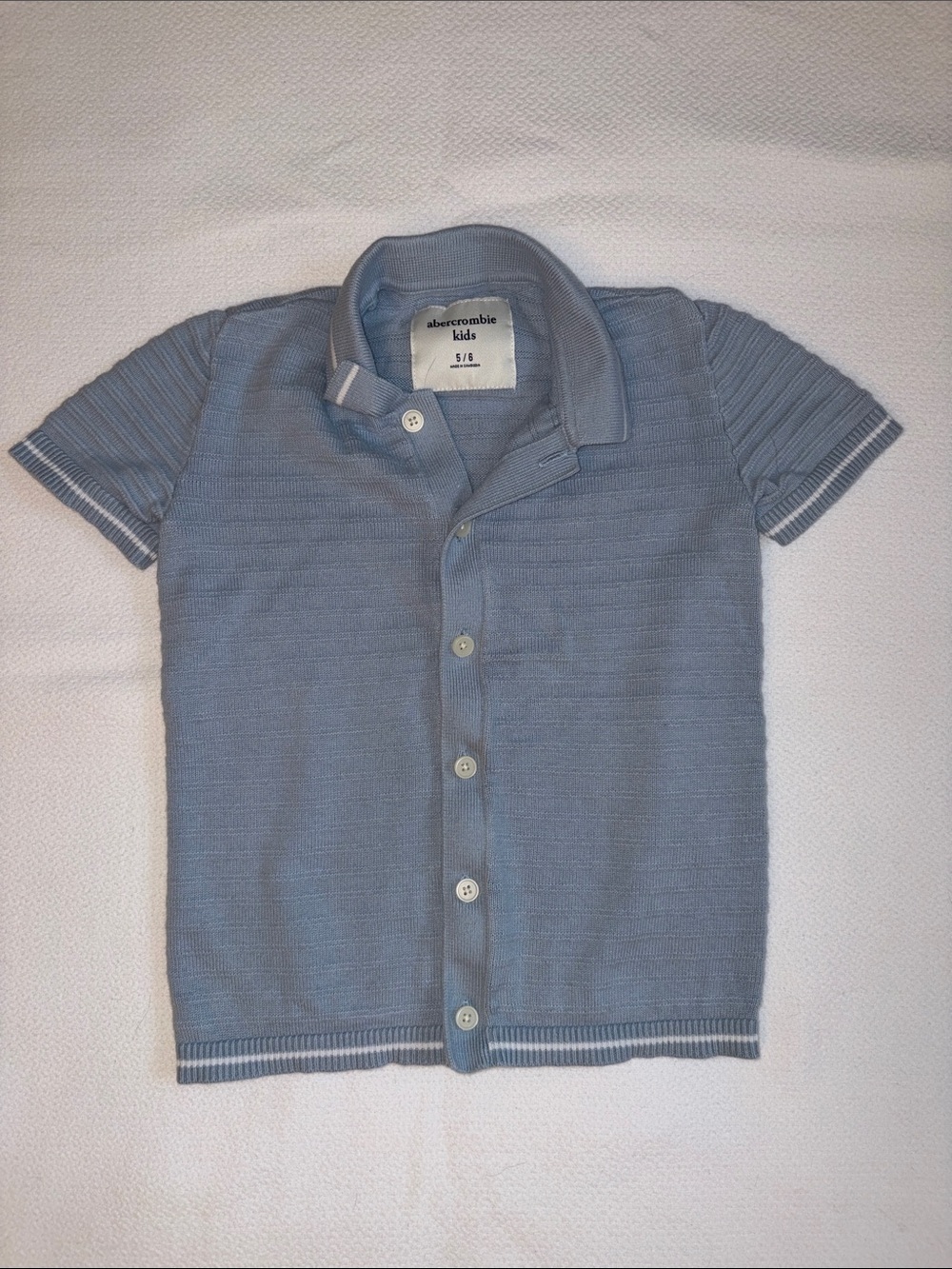 abercrombie kids light blue knit short sleeve button down kids size 5/6